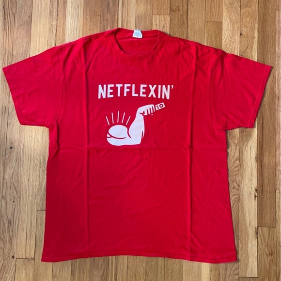 Netflexin' Mens Red T-shirt - Picture 1 of 6